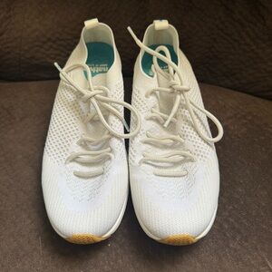 Native Lightknit White Shoes Women’s Size 7